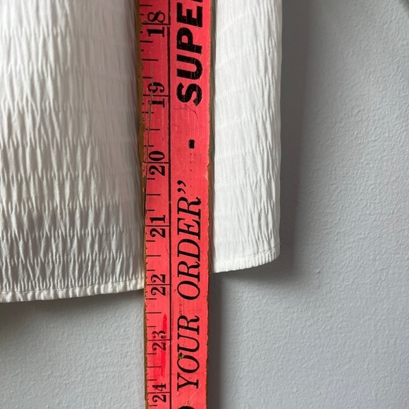 🏷️ 2/$20 Elizabeth and James White Peasant Blouse - Picture 5 of 8